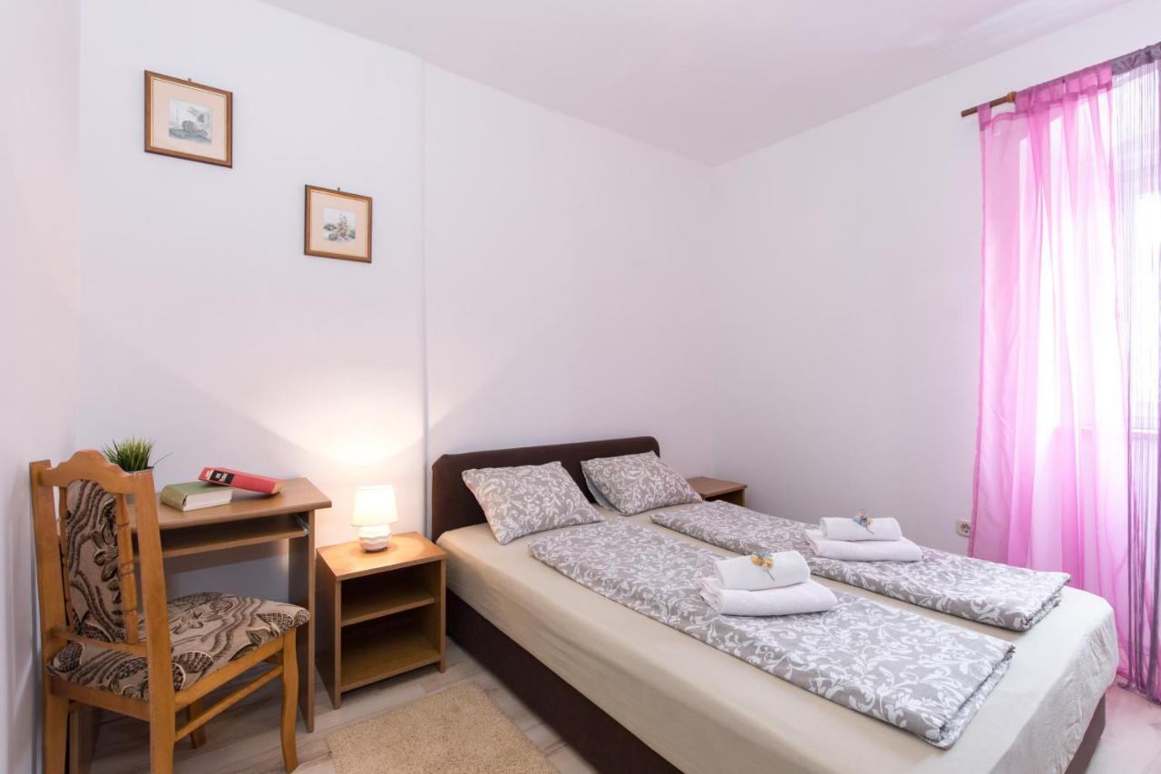 Pape Punat Apartmani I Sobe ภายนอก รูปภาพ