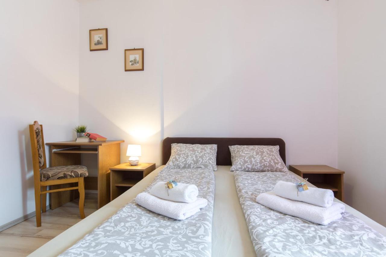 Pape Punat Apartmani I Sobe ภายนอก รูปภาพ
