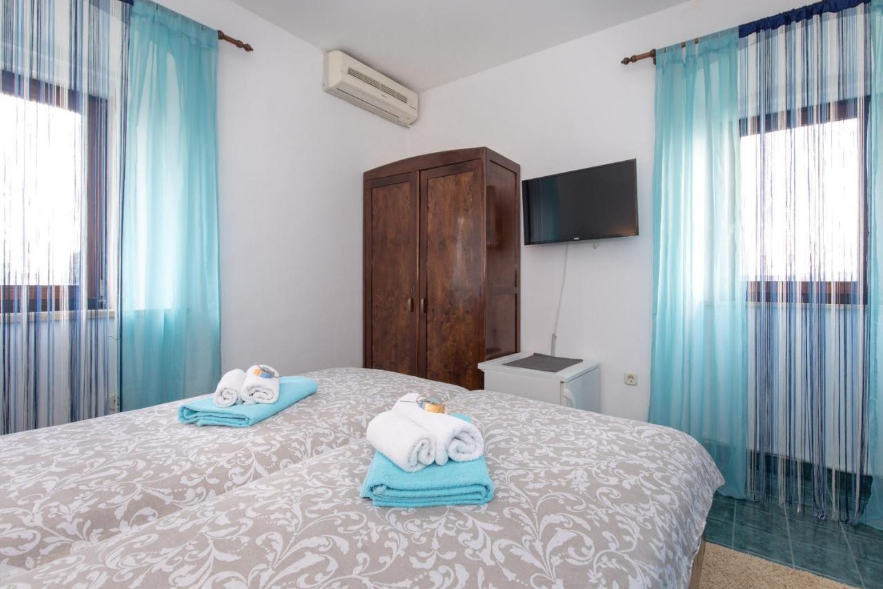 Pape Punat Apartmani I Sobe ภายนอก รูปภาพ