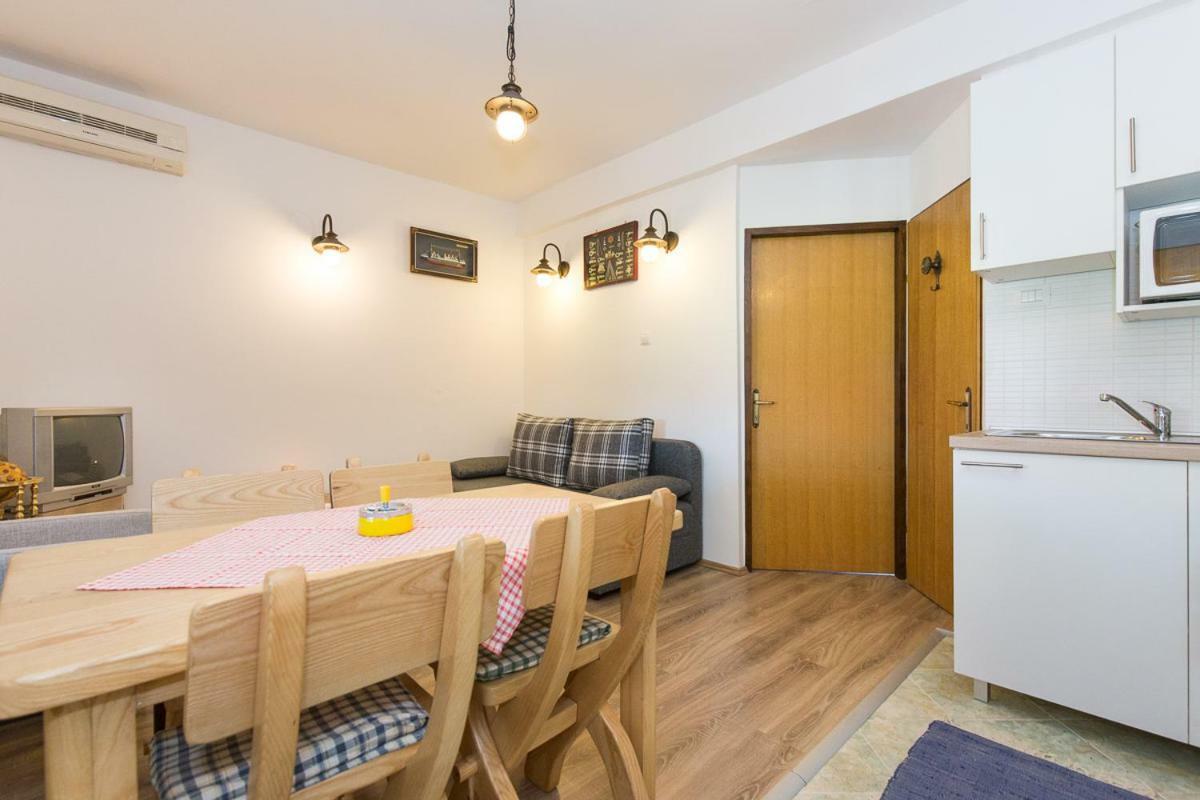 Pape Punat Apartmani I Sobe ภายนอก รูปภาพ