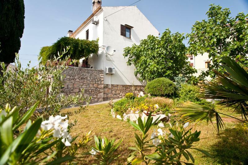Pape Punat Apartmani I Sobe ภายนอก รูปภาพ