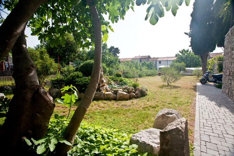 Pape Punat Apartmani I Sobe ภายนอก รูปภาพ