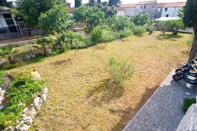 Pape Punat Apartmani I Sobe ภายนอก รูปภาพ