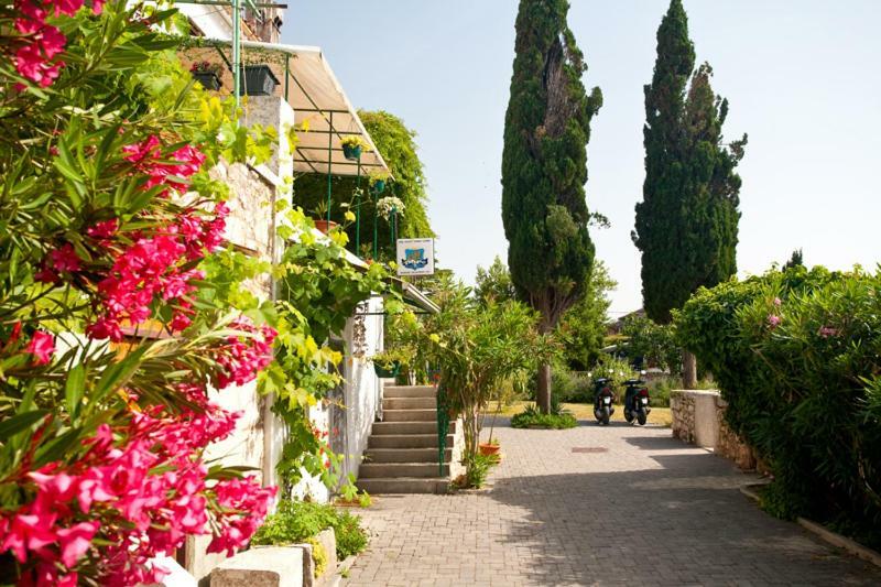Pape Punat Apartmani I Sobe ภายนอก รูปภาพ