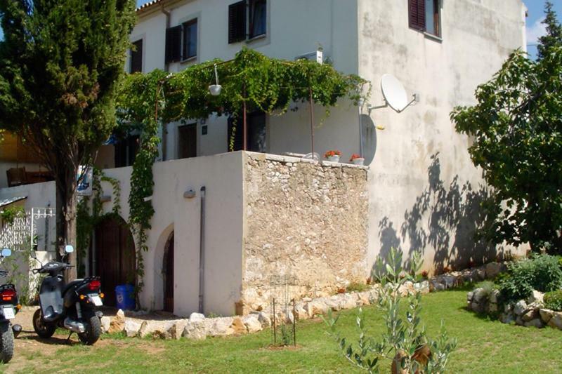 Pape Punat Apartmani I Sobe ภายนอก รูปภาพ